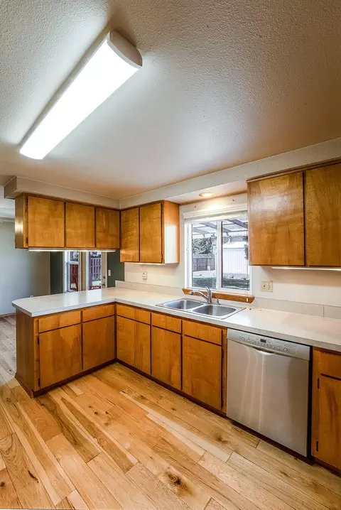 Kitchen - 61985 SE 27th St, Bend, OR 97702 photo 2 of 3