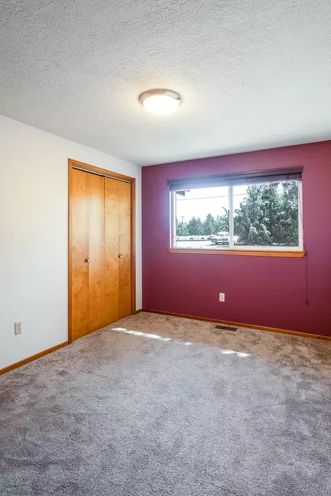 Bedroom - 61985 SE 27th St, Bend, OR 97702 photo 4 of 4