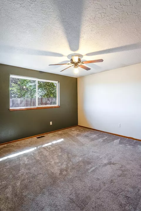 Bedroom - 61985 SE 27th St, Bend, OR 97702 photo 3 of 4