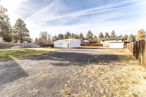 Exterior - 61985 SE 27th St, Bend, OR 97702 photo 4 of 8