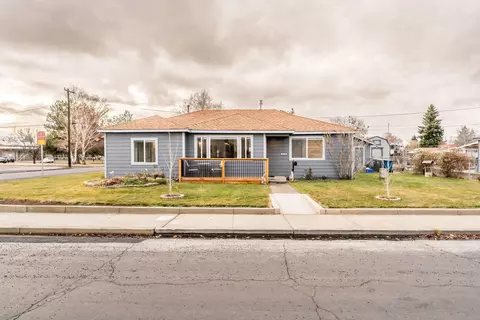 1053 SW 12th St, Redmond, OR 97756
