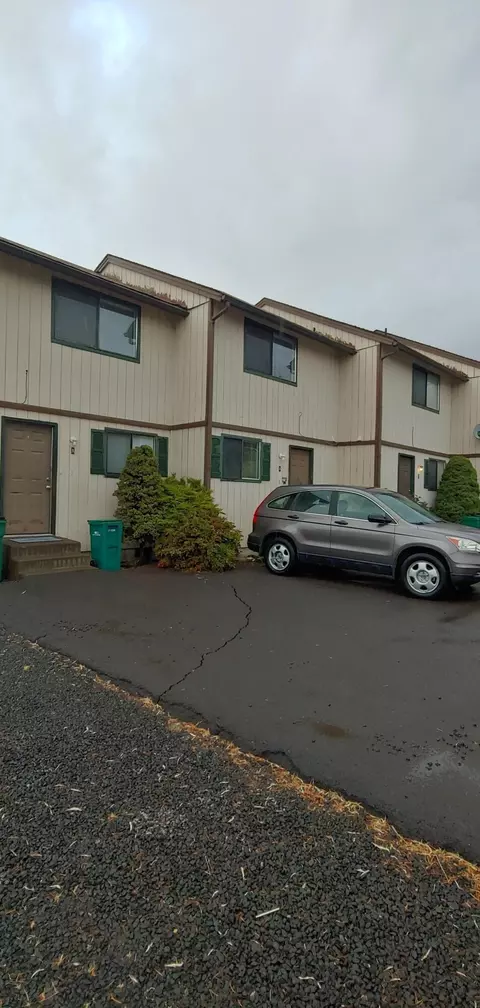 858 Homedale Rd, Klamath Falls, OR 97603