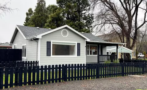 107 Tabor Ave, Eagle Point, OR 97524