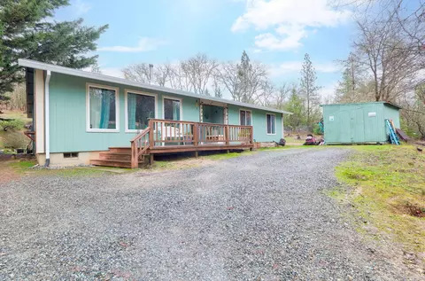 210 Hansen Dr, Grants Pass, OR 97526
