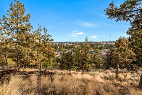 3335 NW Fairway Heights Dr, Bend, OR 97703