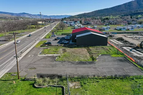 716 S Pacific Hwy, Talent, OR 97540