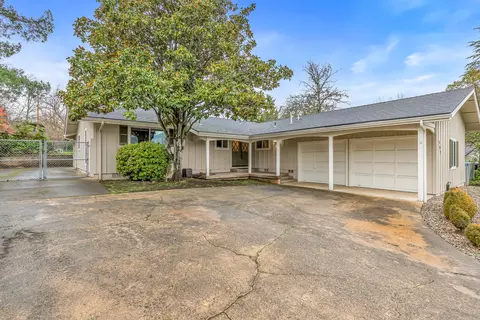 557 Girard Cir, Medford, OR 97504