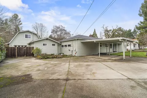 1314 SElm Ln, Grants Pass, OR 97526