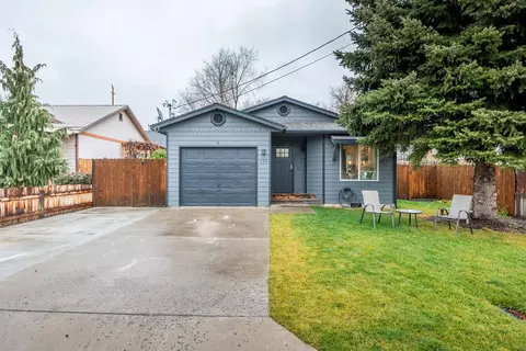 139 NE 9th St, Madras, OR 97741