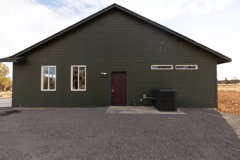 Exterior - 23775 Dodds Rd, Bend, OR 97701 photo 6 of 15