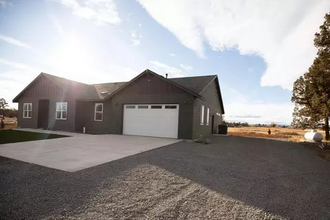 Exterior - 23775 Dodds Rd, Bend, OR 97701 photo 2 of 15
