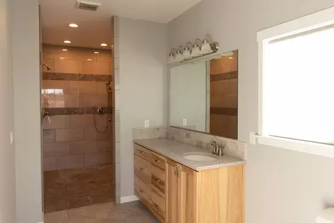 Bath - 23775 Dodds Rd, Bend, OR 97701 photo 2 of 8