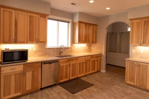 Kitchen - 23775 Dodds Rd, Bend, OR 97701 photo 2 of 6