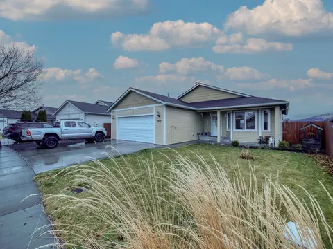 5652 Mickshelly Cir, Klamath Falls, OR 97603