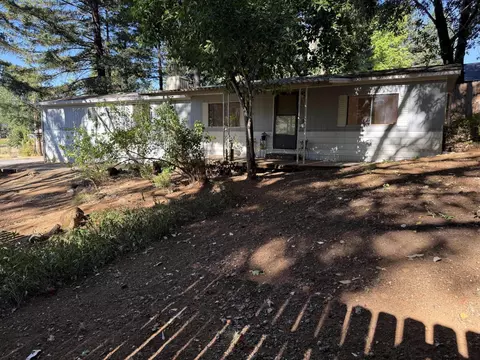 105 Raymond St, Cave Junction, OR 97523