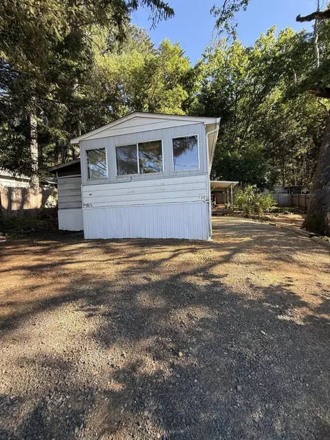 105 Raymond St, Cave Junction, OR 97523