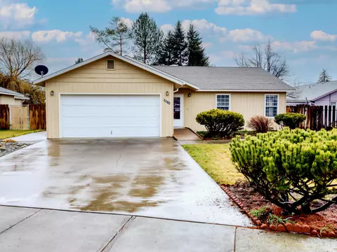 5544 Lockford Dr, Klamath Falls, OR 97603