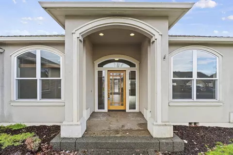 204 Bellerive Dr, Eagle Point, OR 97524 photo 2