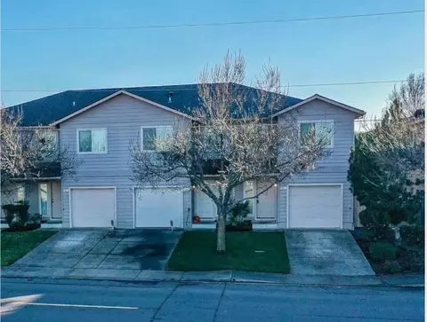 3230 Avenue C, White City, OR 97503