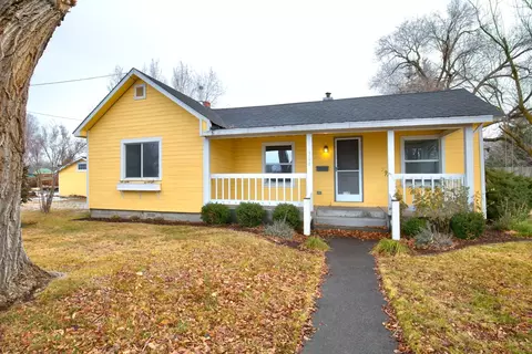 308 NW 8th St, Redmond, OR 97756