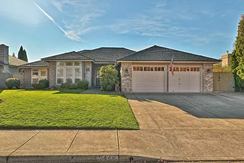 2446 Greenridge Dr, Medford, OR 97504
