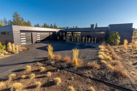 61914 NW Hosmer Lake Dr, Bend, OR 97702