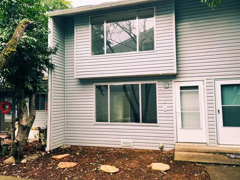 2000 Brookhurst St #17, Medford, OR 97504