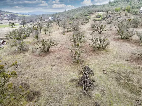 5516 Davanna Dr, Eagle Point, OR 97524 photo 3