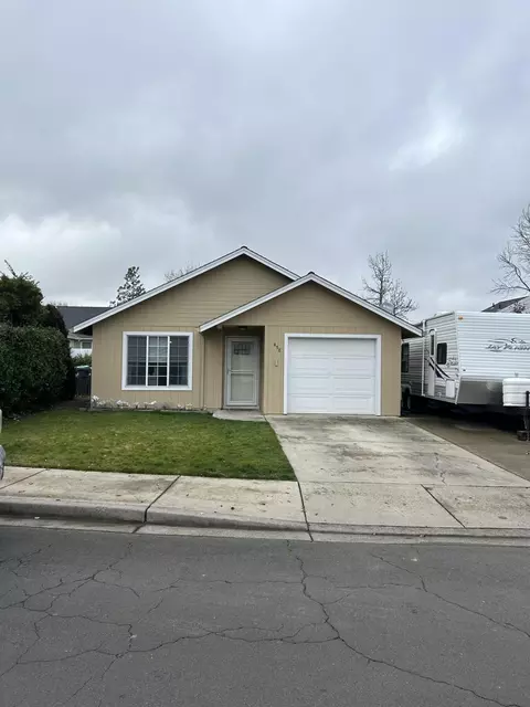 458 Vick Ln, Medford, OR 97501