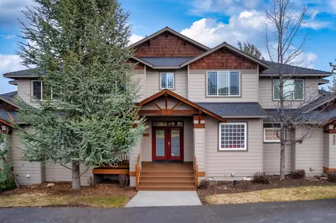 940 Golden Pheasant Dr, Redmond, OR 97756