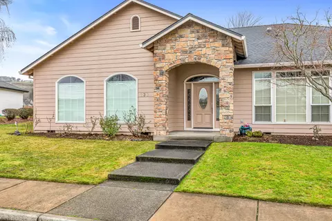 233 Keystone Way, Eagle Point, OR 97524 photo 2