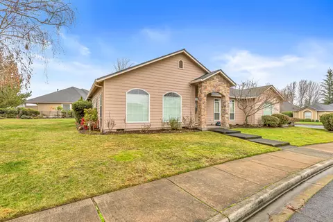 233 Keystone Way, Eagle Point, OR 97524 photo 3