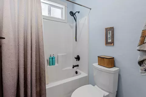 Bath - 53785 Otter Dr, La Pine, OR 97739 photo 3 of 4