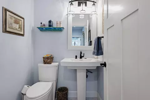 Bath - 53785 Otter Dr, La Pine, OR 97739 photo 4 of 4
