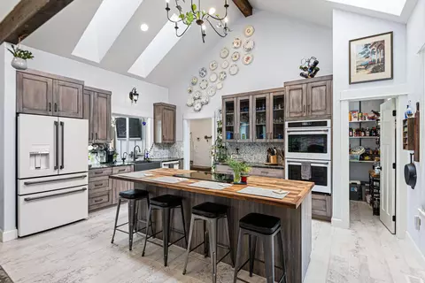 Kitchen - 53785 Otter Dr, La Pine, OR 97739 photo 1 of 3