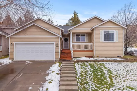 1517 Red Bud Dr, Klamath Falls, OR 97601