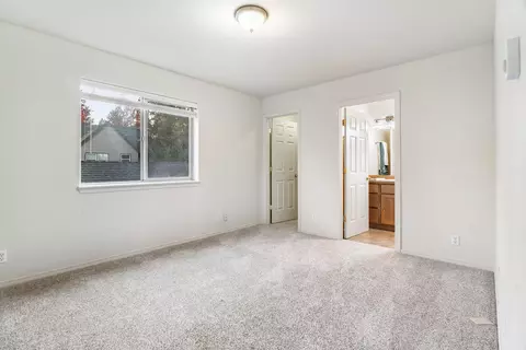 Bedroom - 921 E Cascade Ave, Sisters, OR 97759 photo 3 of 4