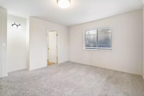 Bedroom - 921 E Cascade Ave, Sisters, OR 97759 photo 2 of 4