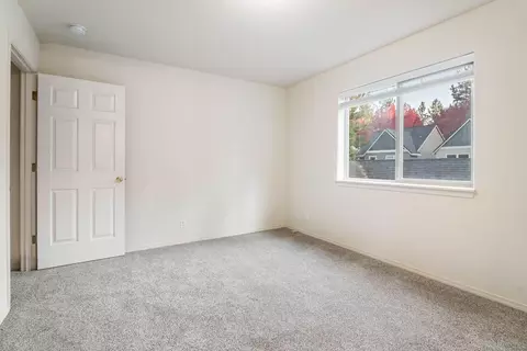 Bedroom - 921 E Cascade Ave, Sisters, OR 97759 photo 4 of 4
