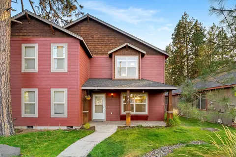 Exterior - 921 E Cascade Ave, Sisters, OR 97759 photo 2 of 5