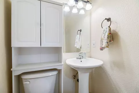 Bath - 921 E Cascade Ave, Sisters, OR 97759 photo 1 of 3
