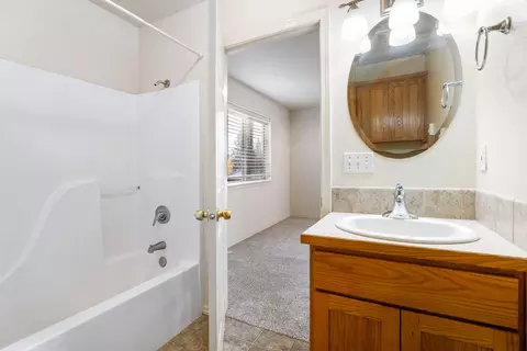 Bath - 921 E Cascade Ave, Sisters, OR 97759 photo 2 of 3