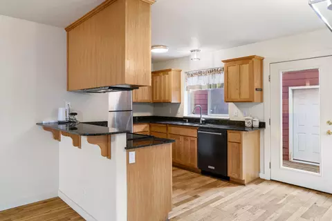 Kitchen - 921 E Cascade Ave, Sisters, OR 97759 photo 3 of 3