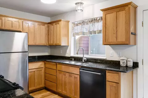 Kitchen - 921 E Cascade Ave, Sisters, OR 97759 photo 2 of 3