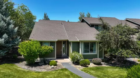751 Sage Country Ct, Redmond, OR 97756