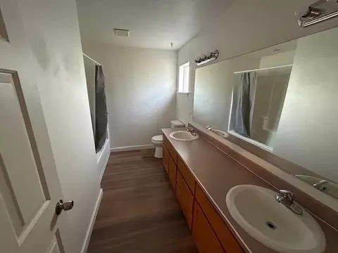 Bath - 20732 Liberty Ln, Bend, OR 97701 photo 1 of 2