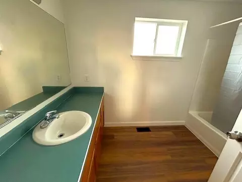 Bath - 20732 Liberty Ln, Bend, OR 97701 photo 2 of 2