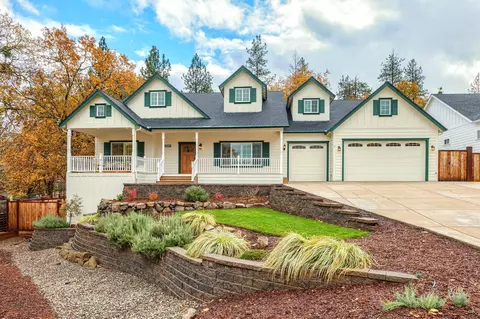 530 S Loop Rd, Jacksonville, OR 97530