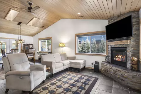17246 Tholstrup Dr, Bend, OR 97707 photo 10