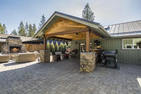 17246 Tholstrup Dr, Bend, OR 97707 photo 5